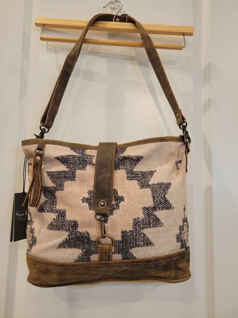 Myra Bag NWT Boho Aztec Canvas Shoulder Bag in Beige and Brown - Picture 2 of 6